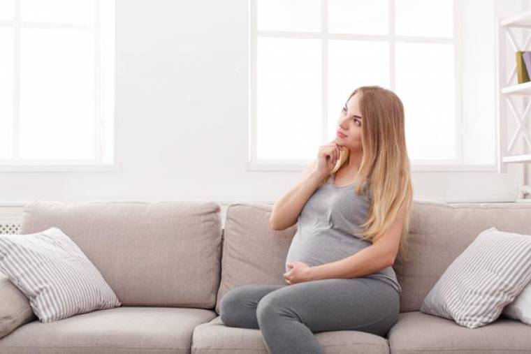 Rozstępy w ciąży – dlaczego i kiedy się pojawiają, jak im przeciwdziałać i jak je leczyć?